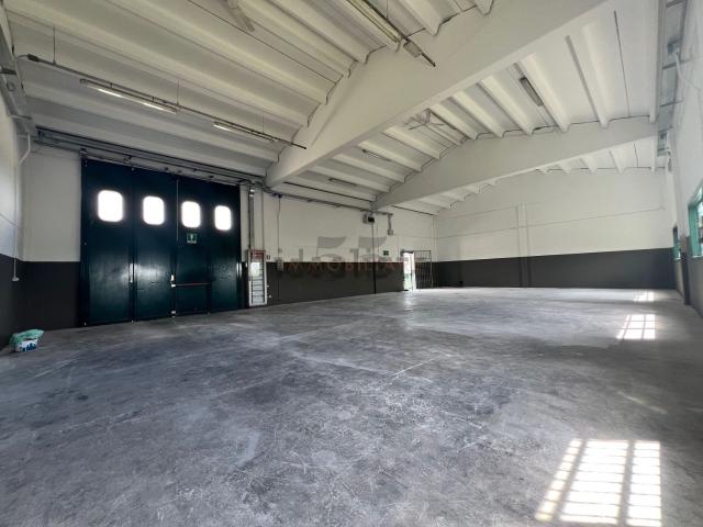 Capannone in vendita di 211 m² in Via Masiera 1ᵃ, 1643