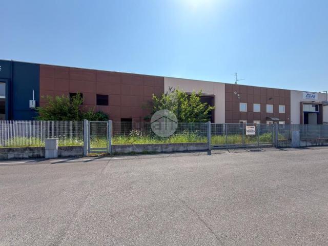 Capannone in vendita di 2120 m² in Via Benedetto Castelli