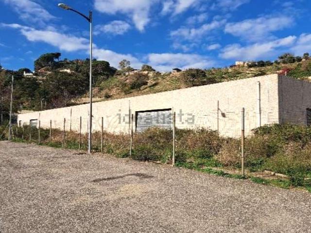 Capannone in vendita di 2130 m² in Via Torrente Trapani, 52