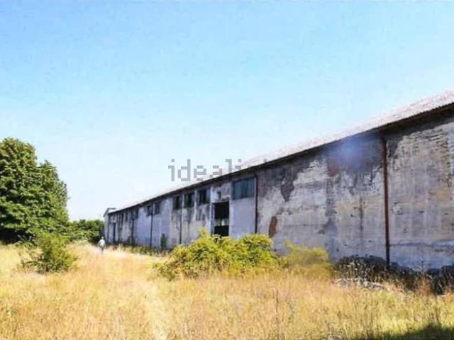 Capannone in vendita di 2140 m² in Via Circonvallazione, 8