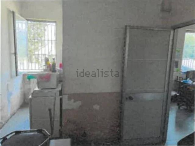 Capannone in vendita di 2155 m² in Via Verbano, 154