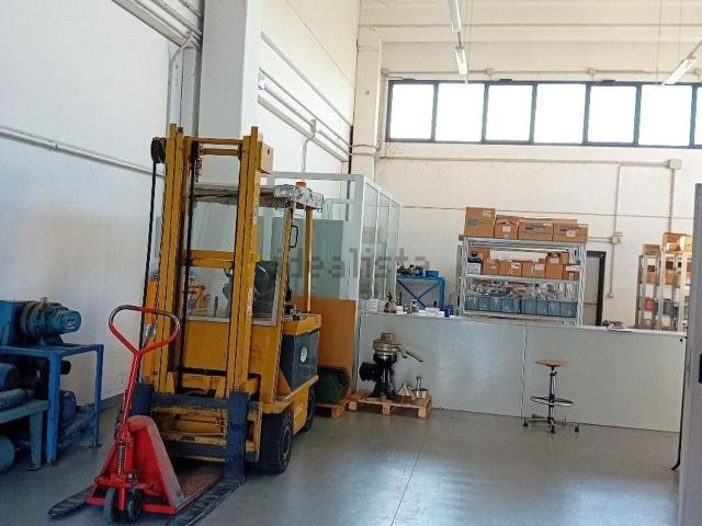 Capannone in vendita di 215 m²