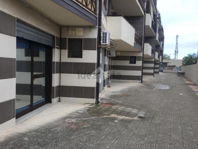 Locale in vendita di 21 m² in Viale degli Artigiani, 46