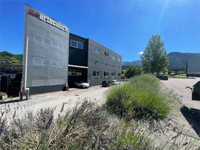 Capannone in vendita di 2208 m² in Viale degli Alpini