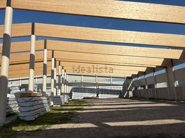 Capannone in vendita di 2200 m² in Via Mare