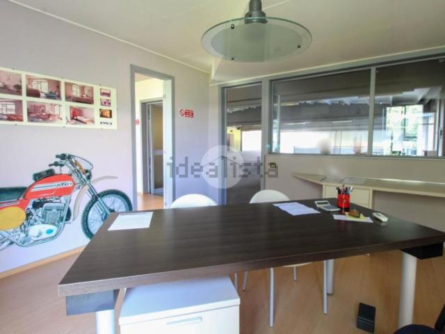 Capannone in vendita di 2200 m² in Via dei Prati Magri