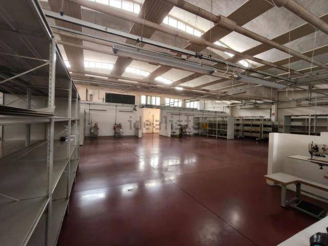 Capannone in vendita di 2200 m² in Via Piemonte, 26
