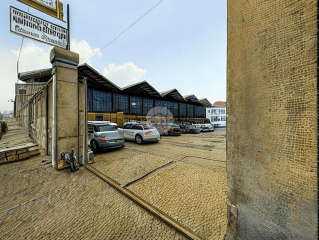 Capannone in vendita di 2200 m² in Via Zanica