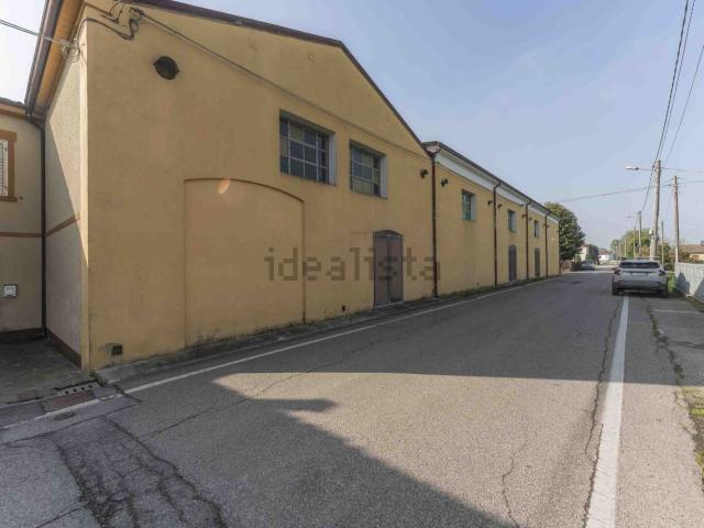 Capannone in vendita di 220 m² in Via Argine Postale, 11