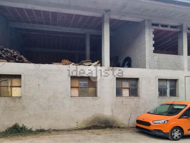 Capannone in vendita di 220 m² in Via Brascesco, 18