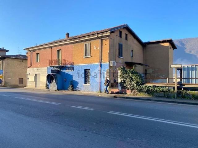 Capannone in vendita di 220 m² in Via Giuseppe Garibaldi, 7