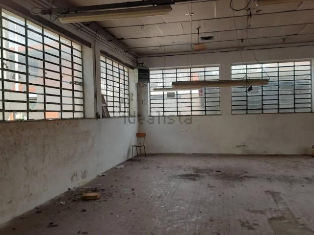 Capannone in vendita di 220 m² in Via Giacomo Matteotti