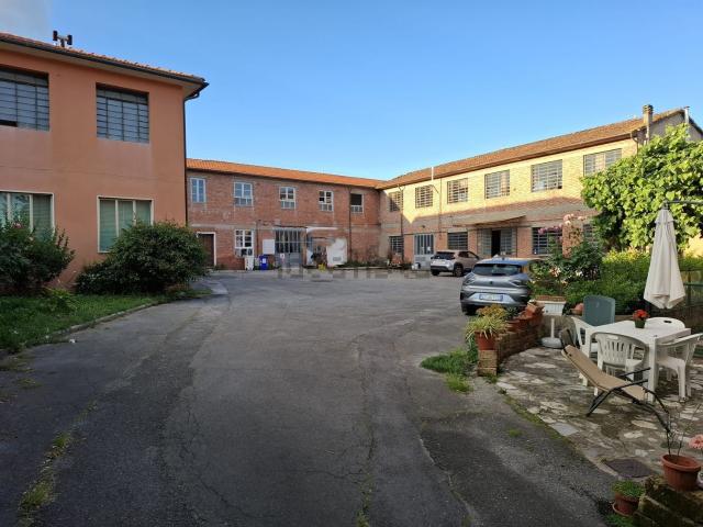 Capannone in vendita di 220 m² in Via delle Ville