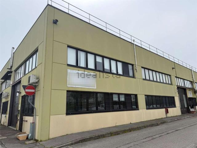 Capannone in vendita di 220 m² in Via Trattati di Roma, 60