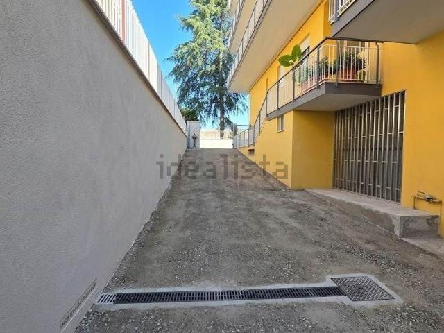Capannone in vendita di 221 m² in Via Acquedotto Romano, 12