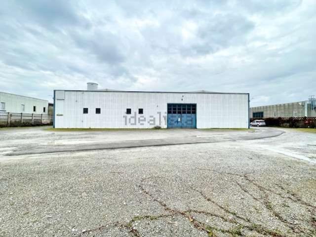 Capannone in vendita di 2220 m² in Via Aldo Moro