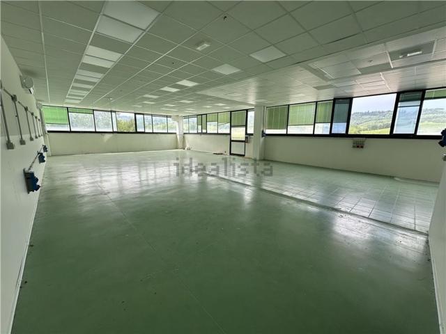 Capannone in vendita di 222 m² in Via Pablo Picasso