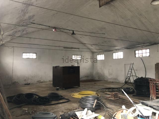 Capannone in vendita di 225 m² in Via Giuseppe Bongiovanni, 36