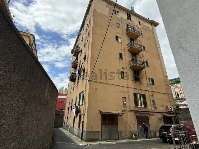 Capannone in vendita di 225 m² in Via Enrico Toti, 1