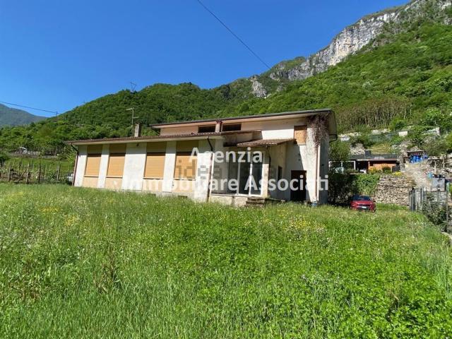 Capannone in vendita di 225 m² in Via San Gaetano