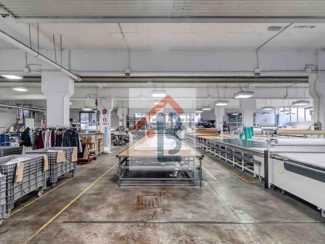 Capannone in vendita di 2266 m² in Via Lidice, 11