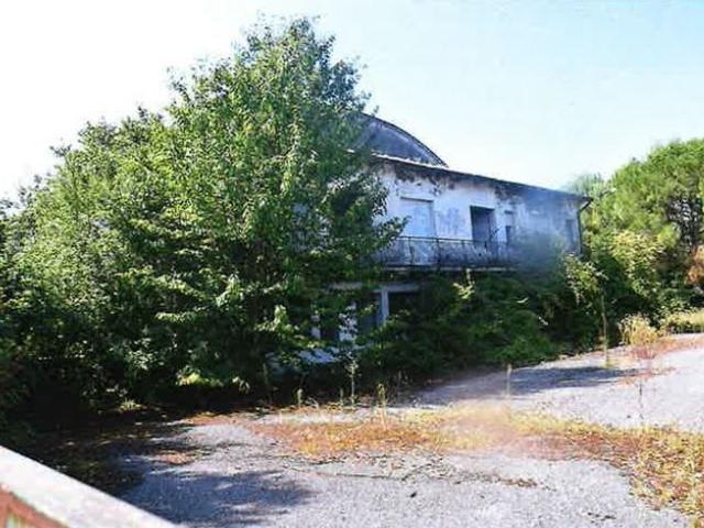 Capannone in vendita di 2260 m² in Via Circonvallazione, 8