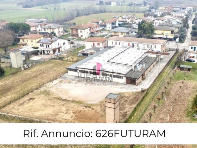 Capannone in vendita di 2274 m² in Via Monsignore Negrin, 1