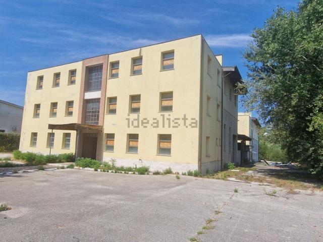 Capannone in vendita di 2270 m² in Via Ponte Di Ari, 66010