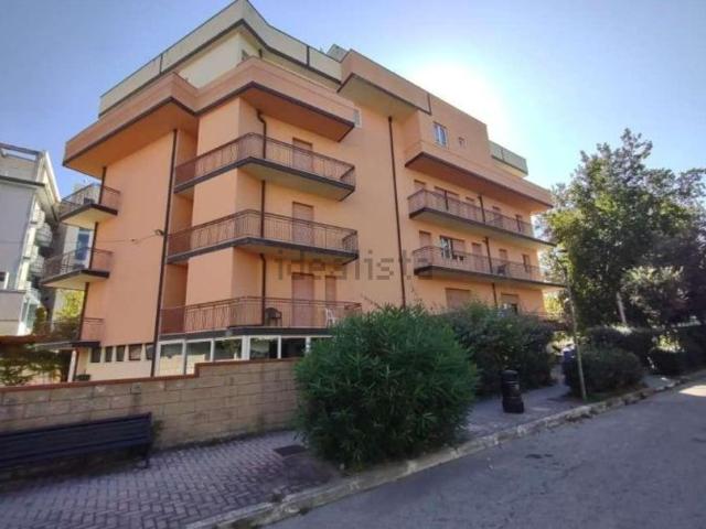 Capannone in vendita di 2270 m² in Viale Raffaello Sanzio