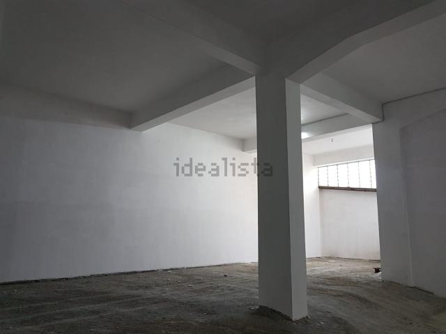 Capannone in vendita di 228 m² in Via Pozzo Caliri, 31