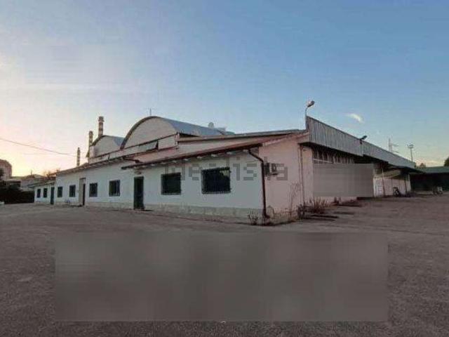 Capannone in vendita di 2295 m² in Contrada Piane Sant&apos Angelo