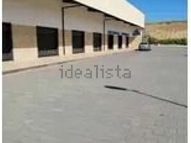 Capannone in vendita di 2298 m² in Via del Fullone