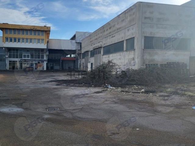 Capannone in vendita di 22931 m² in Via Trino, 230