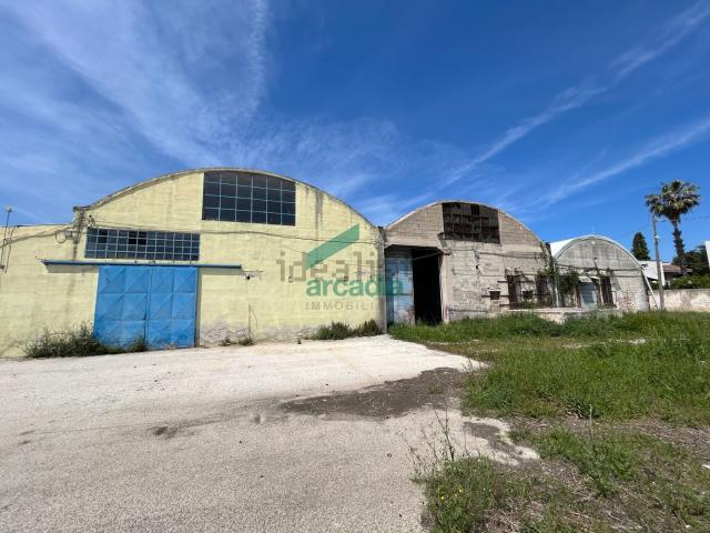 Capannone in vendita di 2300 m² in Strada Rurale Mammagnora, 3