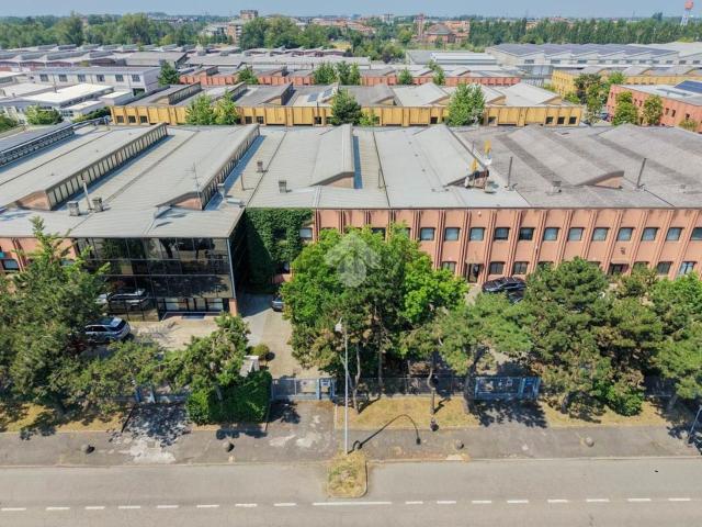 Capannone in vendita di 2300 m² in Via Liguria, 28