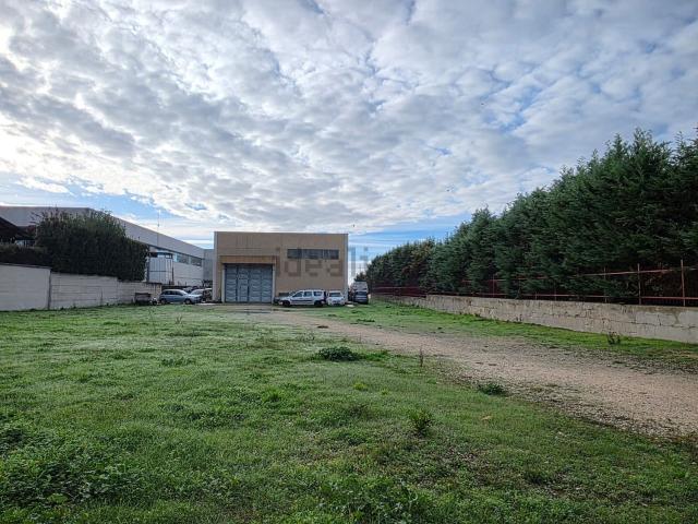 Capannone in vendita di 2300 m² in Via Taranto Lecce