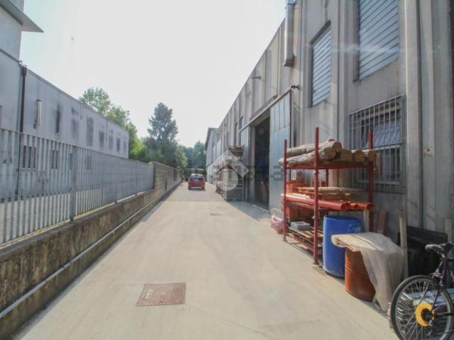 Capannone in vendita di 230 m² in Via Don L. Sturzo, 2