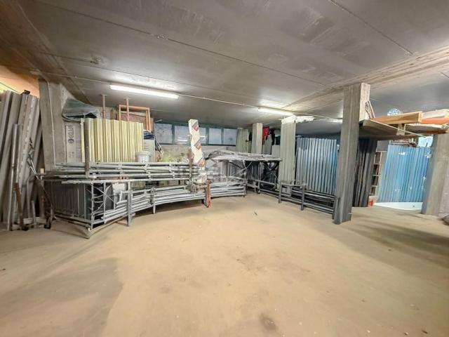 Capannone in vendita di 230 m² in Via Torre, 1