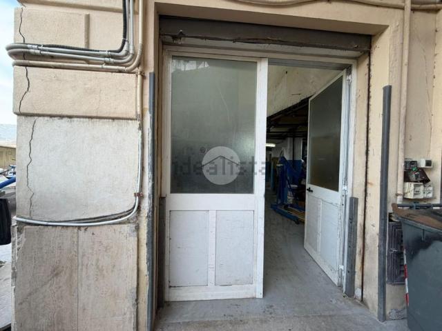 Capannone in vendita di 233 m² in Via Redipuglia, 1