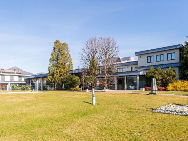 Capannone in vendita di 2350 m² in Via Nuova Valassina, 4