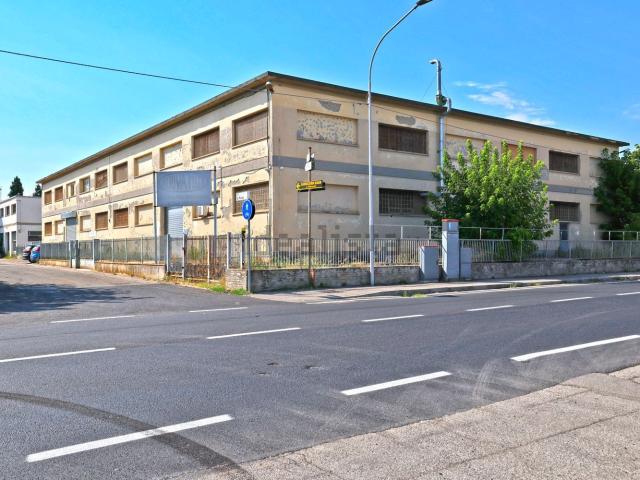 Capannone in vendita di 2350 m² in Via Ca&apos  dell&apos  Orbo Nord