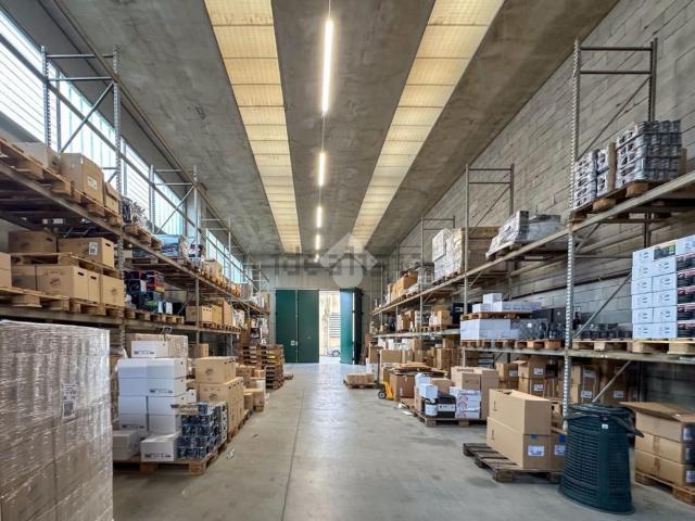 Capannone in vendita di 235 m² in Via Castelverde, 8