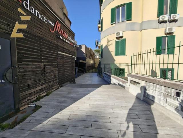 Capannone in vendita di 235 m² in Via Raimondo Annecchino, 260