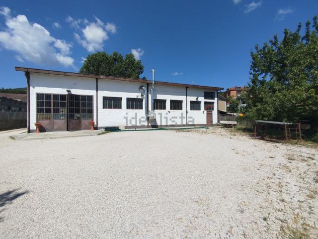 Capannone in vendita di 236 m² in Via Arno