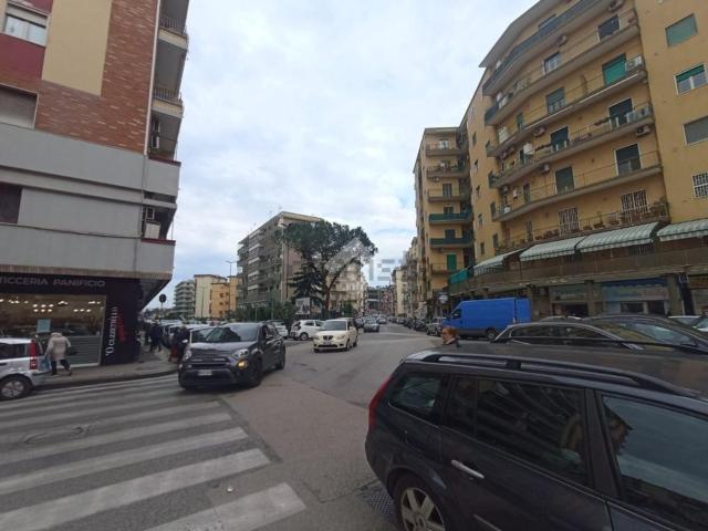 Capannone in vendita di 27 m² in Via Rodi, 8