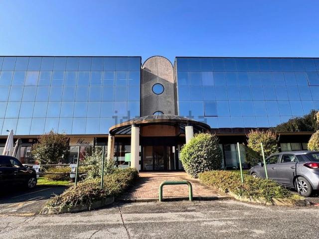 Capannone in vendita di 2400 m² in Strada Trossi