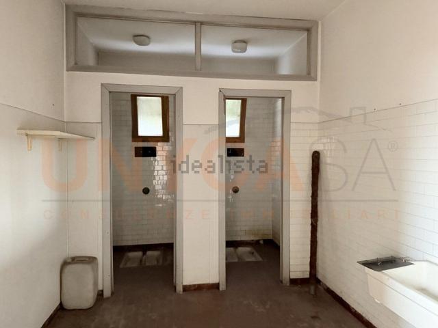 Capannone in vendita di 2400 m² in Via della Provvidenza