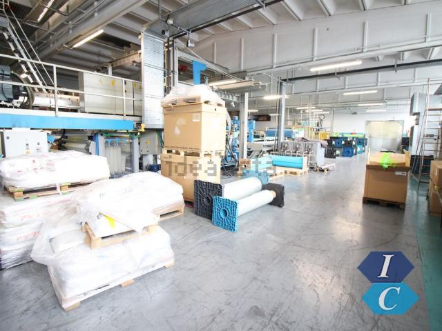 Capannone in vendita di 2400 m² in Via Galvani