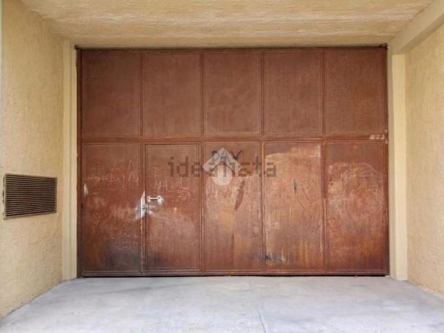 Capannone in vendita di 2400 m² in Via Parrini, 16