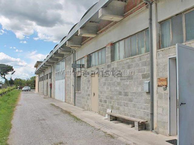 Capannone in vendita di 240 m²